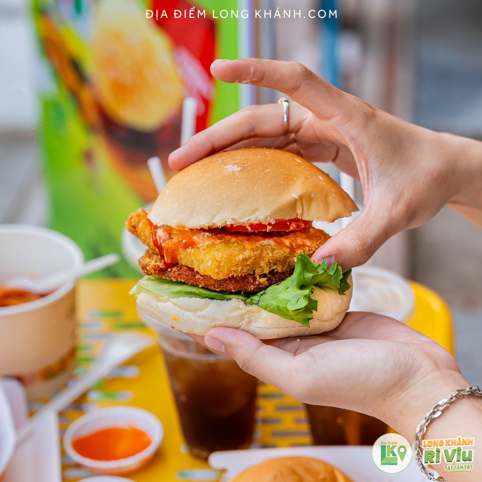 Burger Gà Sốt Chua Ngọt